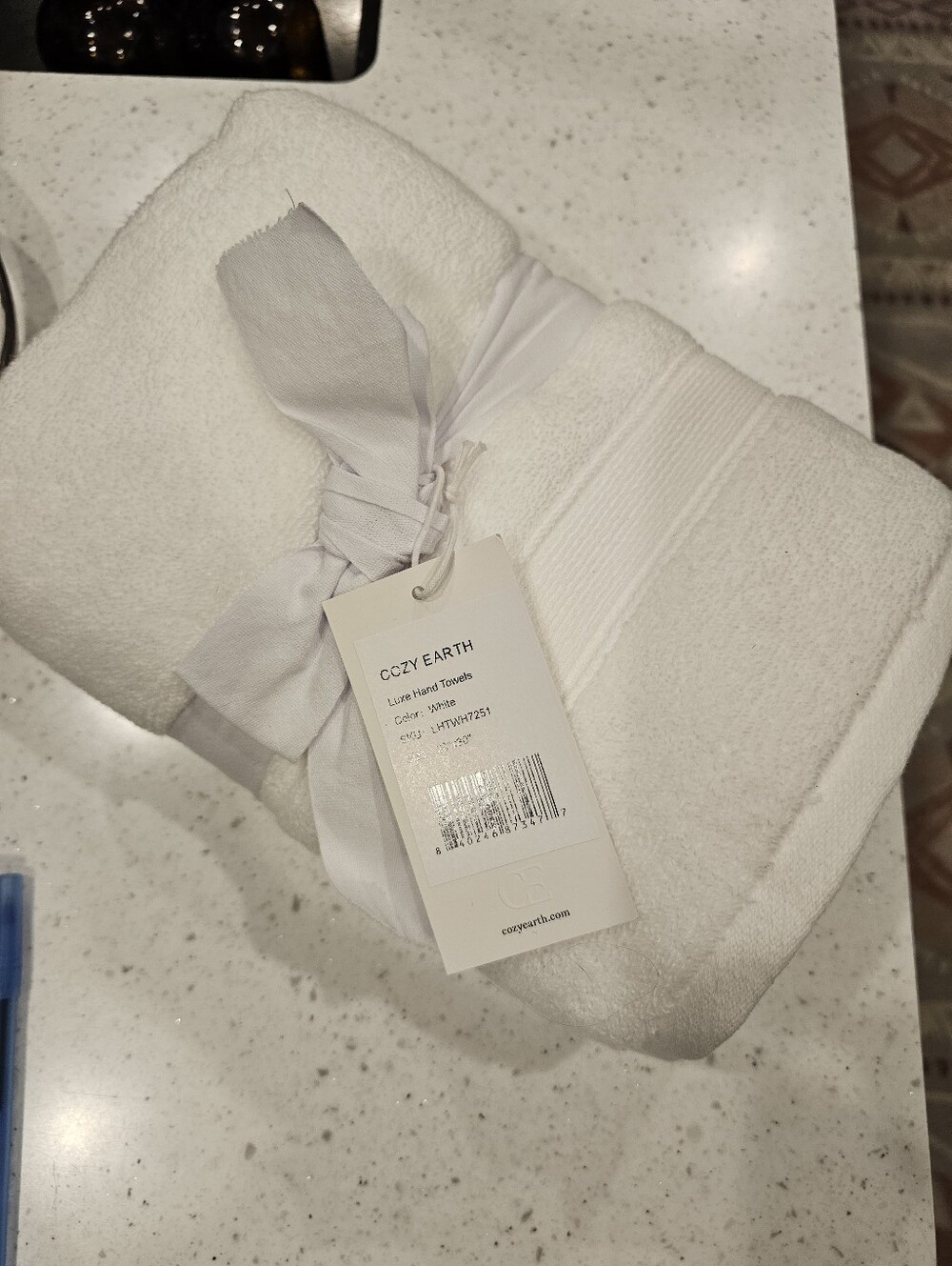 Cozy Earth Luxe Hand Towels - White